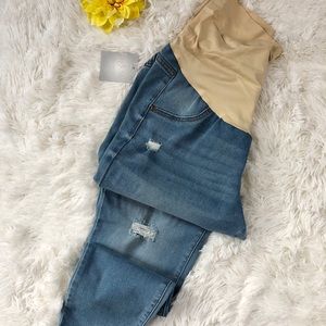New with tag distressed maternity jegging LGT wash